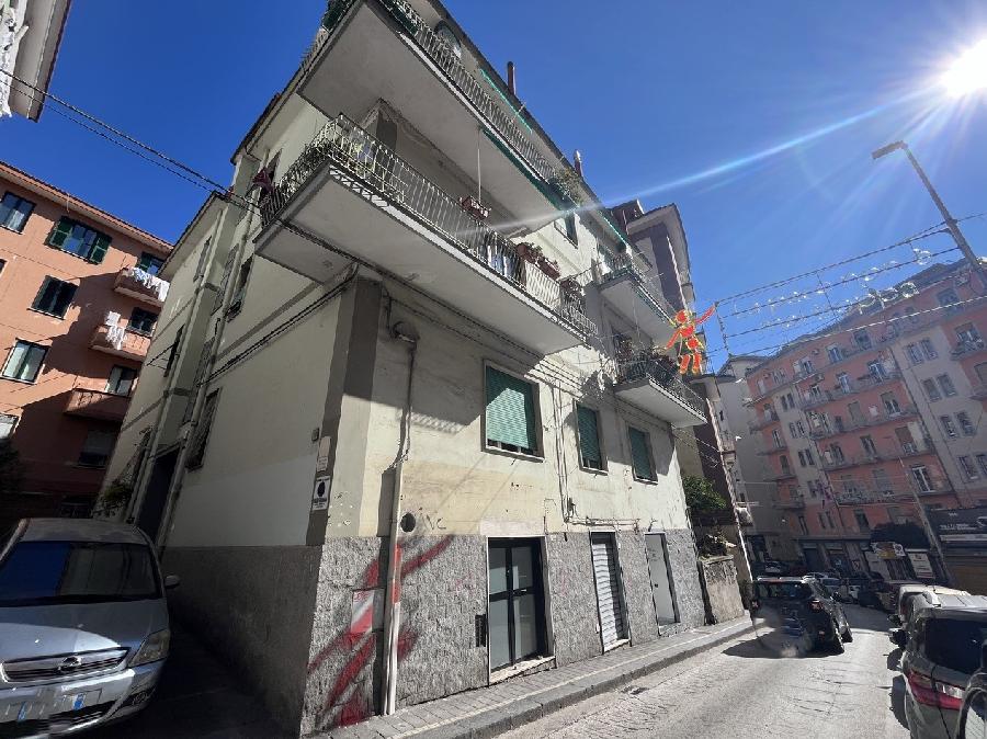 LOCALE DI 25 MQ FRONTE STRADA
