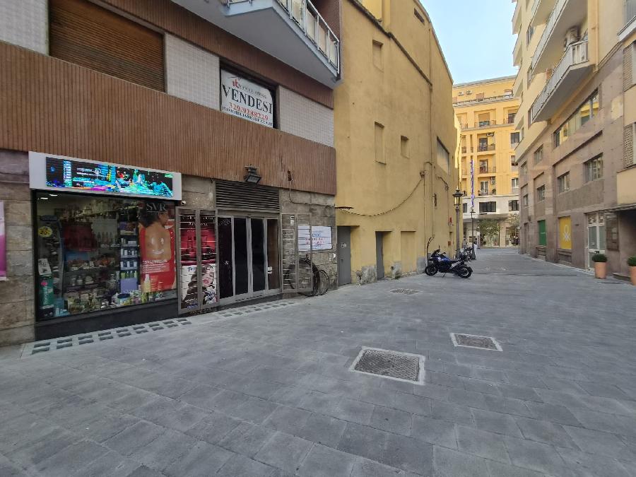 LOCALE COMMERCIALE SU 2 LIVELLI